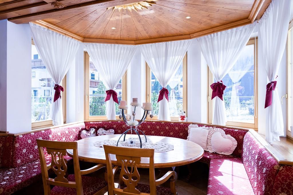 Hotel Vienna San Martino Di Castrozza Exterior photo