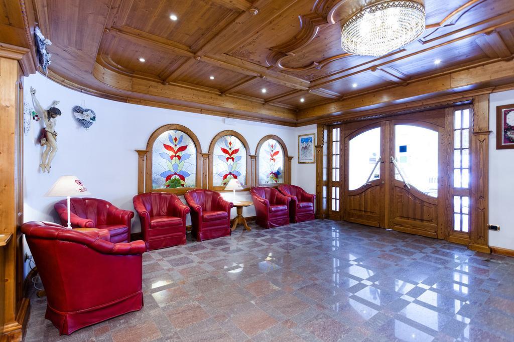 Hotel Vienna San Martino Di Castrozza Exterior photo